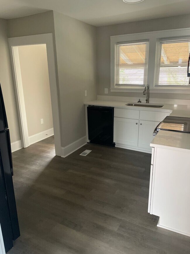 Foto del edificio - 635 W Northwest Blvd