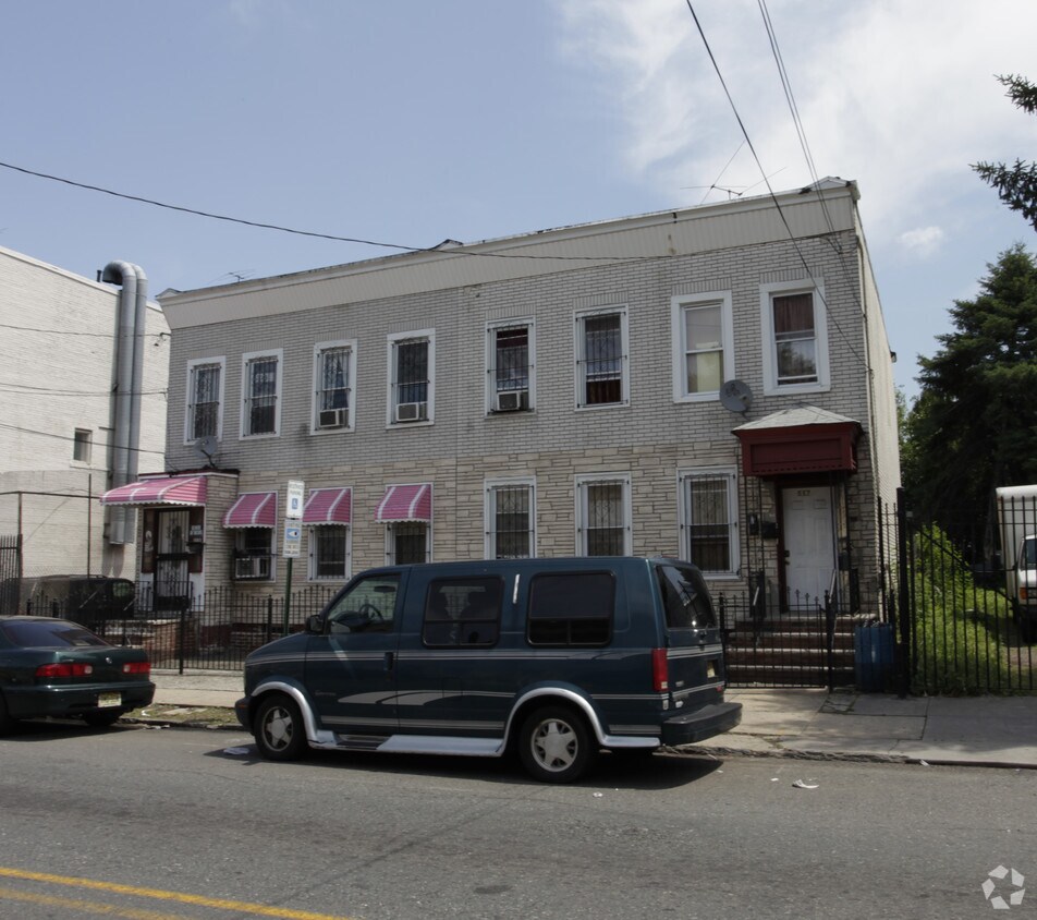 Building Photo - 557-55 E Jersey St