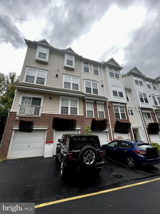 4174 Lochleven Tr Unit 1601B, Fairfax, VA 22030 Apartment for Rent in Fairfax, VA