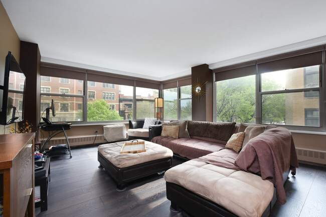 Building Photo - 3900 N Lake Shore Dr