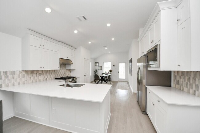 Building Photo - Immediate Move-In Ready 3-Bedroom Home in Rosharon. Comfort, Space & Easy Living