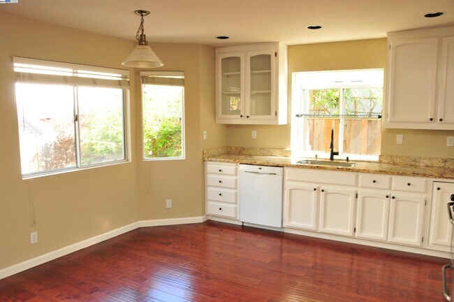 Building Photo - 275 Woodruff Way