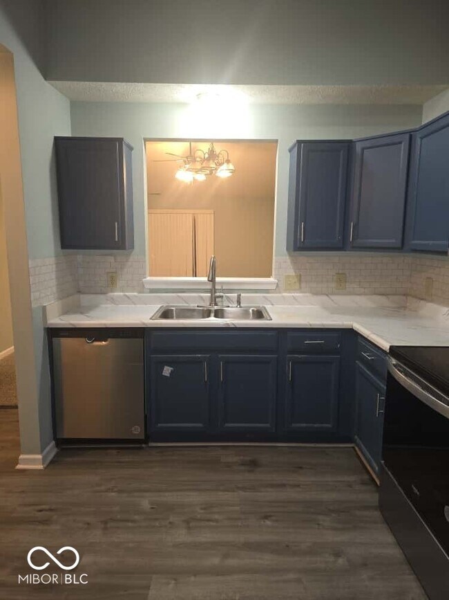 Foto del edificio - 8209 Twin River Dr