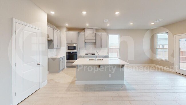 Building Photo - 220 Santa Lucia Dr