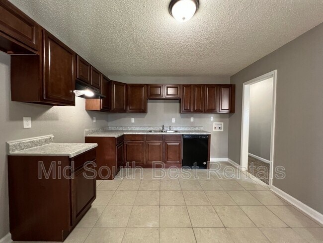 Foto del edificio - 2137 Chattering Ln