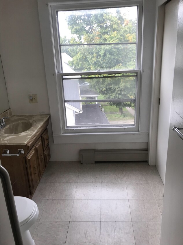401 Conewango Ave Unit 1A, Warren, PA 16365 Room for Rent in Warren