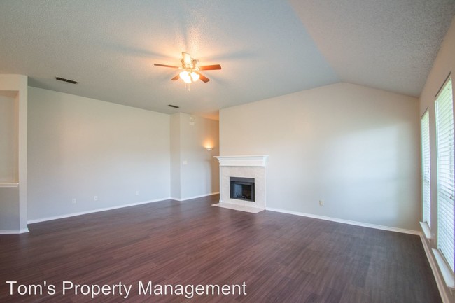 Building Photo - 308 Parkview Dr