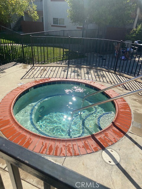 Foto del edificio - 23635 Golden Springs Dr