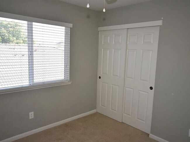 Foto del edificio - 1564 Blue Beaver Way