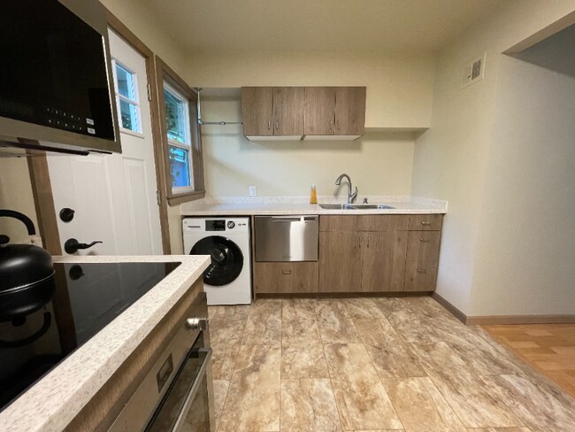Building Photo - 1238 G St