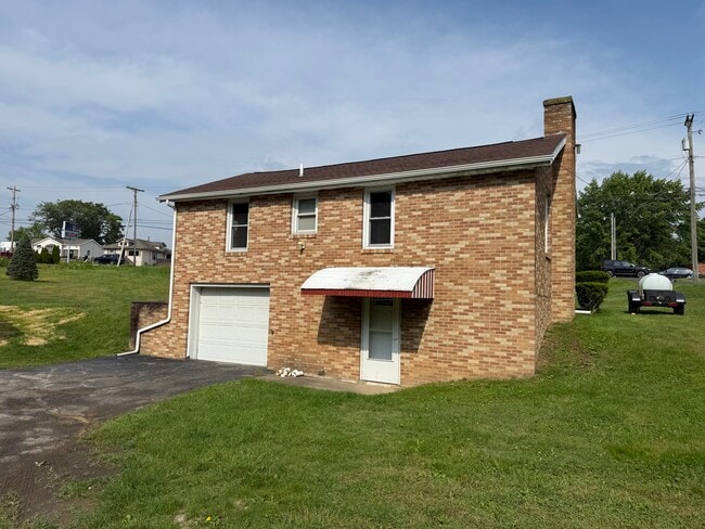 Building Photo - 16184 Saint Clair Ave