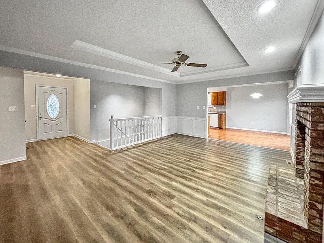 Foto del edificio - 3 BR/3BA | Newly Renovated Single Family Home | 2-Car Covered Parking | Spacious Deck!