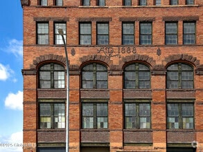 Building Photo - 155 River St