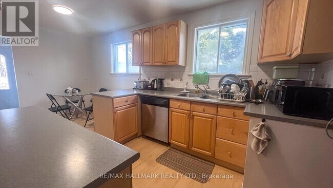 Photo du bâtiment - 758 Botany Hill Crescent