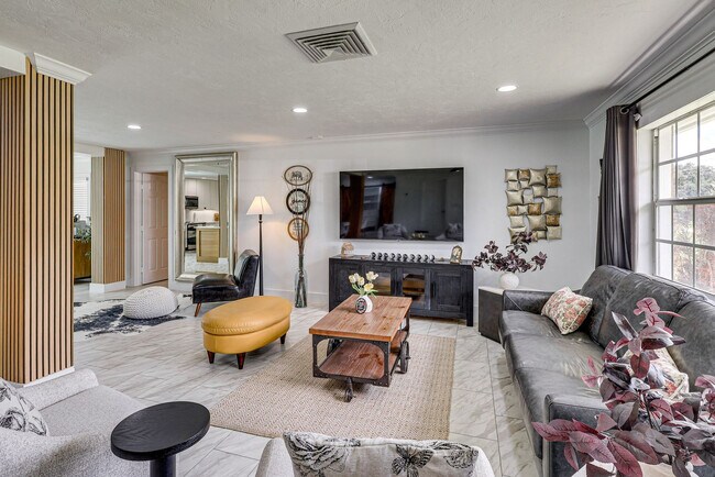 Foto del edificio - 4534 N Lake Dr