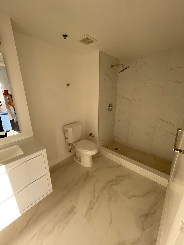 Brand-New Bath - 1126 SW 5th St