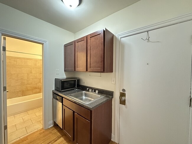Foto del edificio - 822 W Cornelia Ave