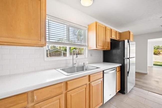 Building Photo - 2460 Sarbonne Dr