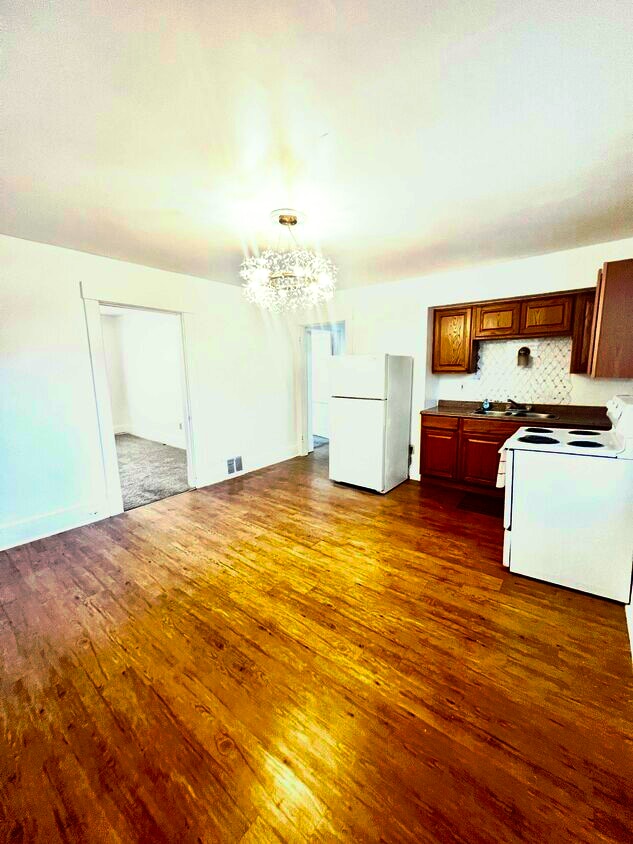 Primary Photo - 121 Sumner Ave