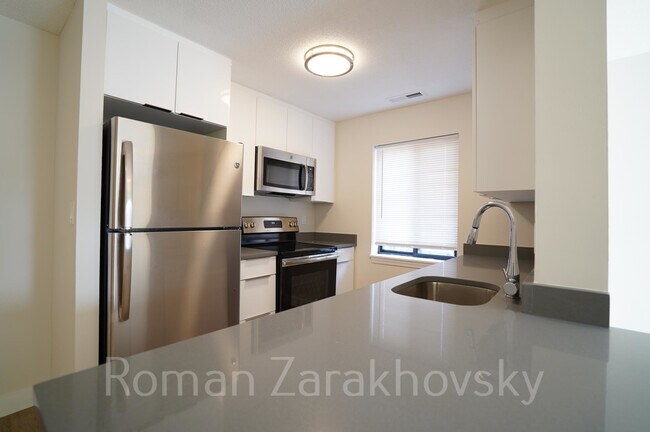 Building Photo - 27 Webster Ave