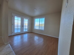 Building Photo - 954 Surrey Dr