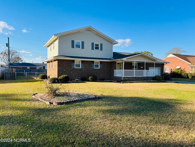 Foto del edificio - 4130 Terrace Dr
