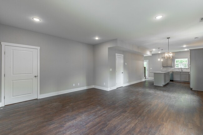 Foto del edificio - 4646 Heiskell Dr