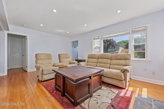 Foto del edificio - 10 Fletcher Ave