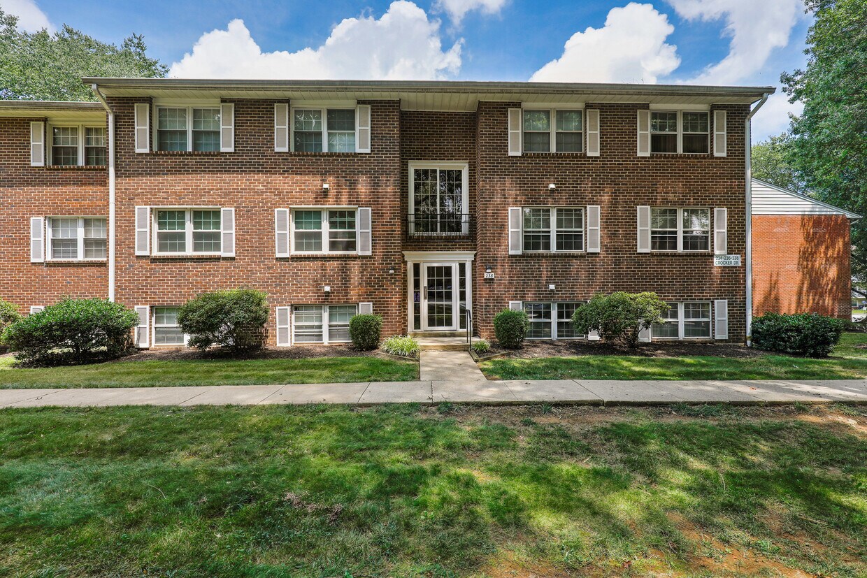 Primary Photo - 238 Crocker Dr