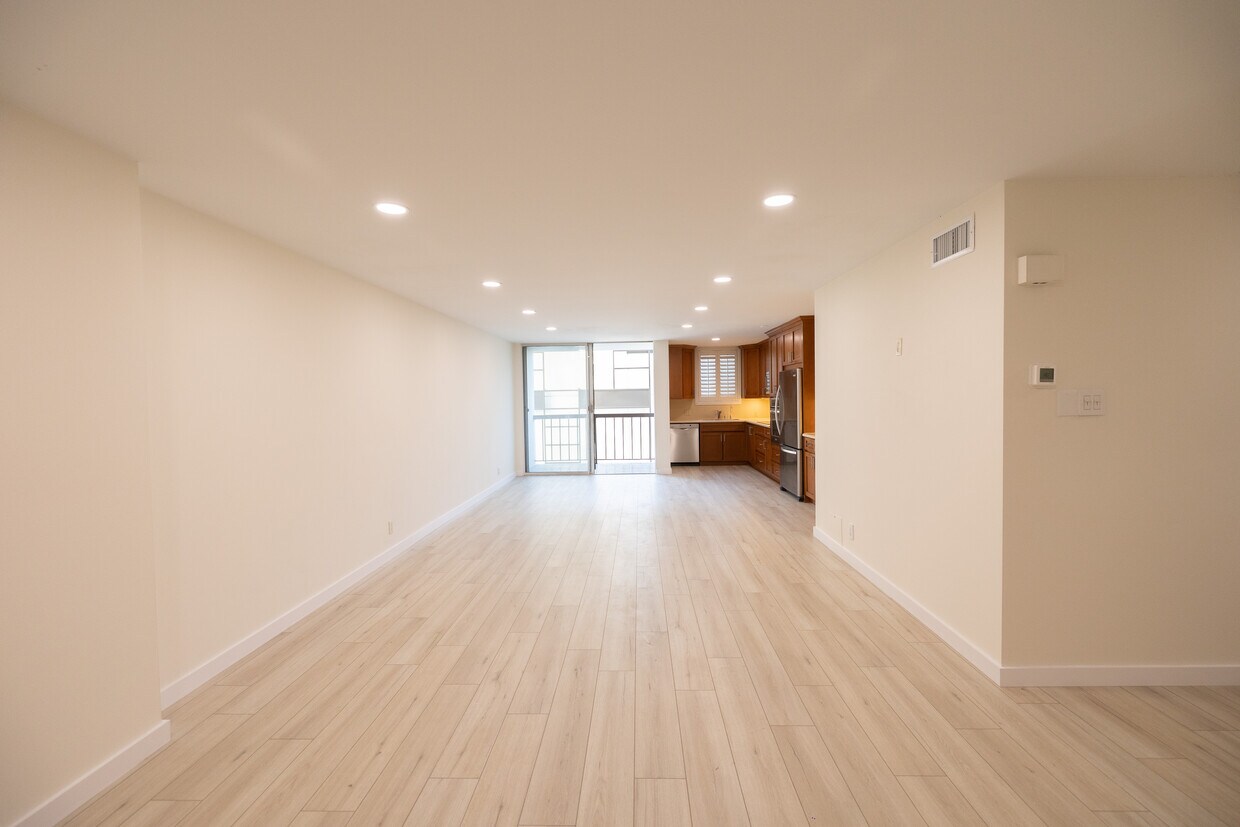 Foto principal - 10751 Wilshire Blvd