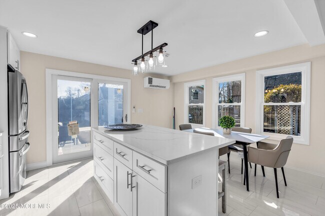 Building Photo - 814 Dunlewy St