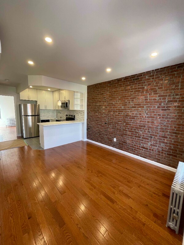 Foto del edificio - 319 E Houston St