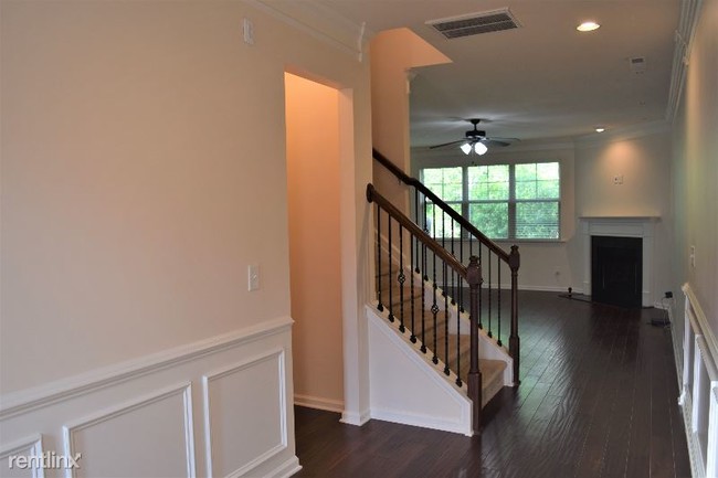 Building Photo - 441 Manchester Park Ln
