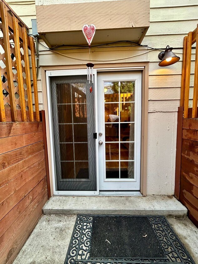 Foto principal - Spacious Garden-level Condo with Kitchenet...