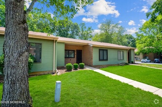 Building Photo - 222 Medford Ct
