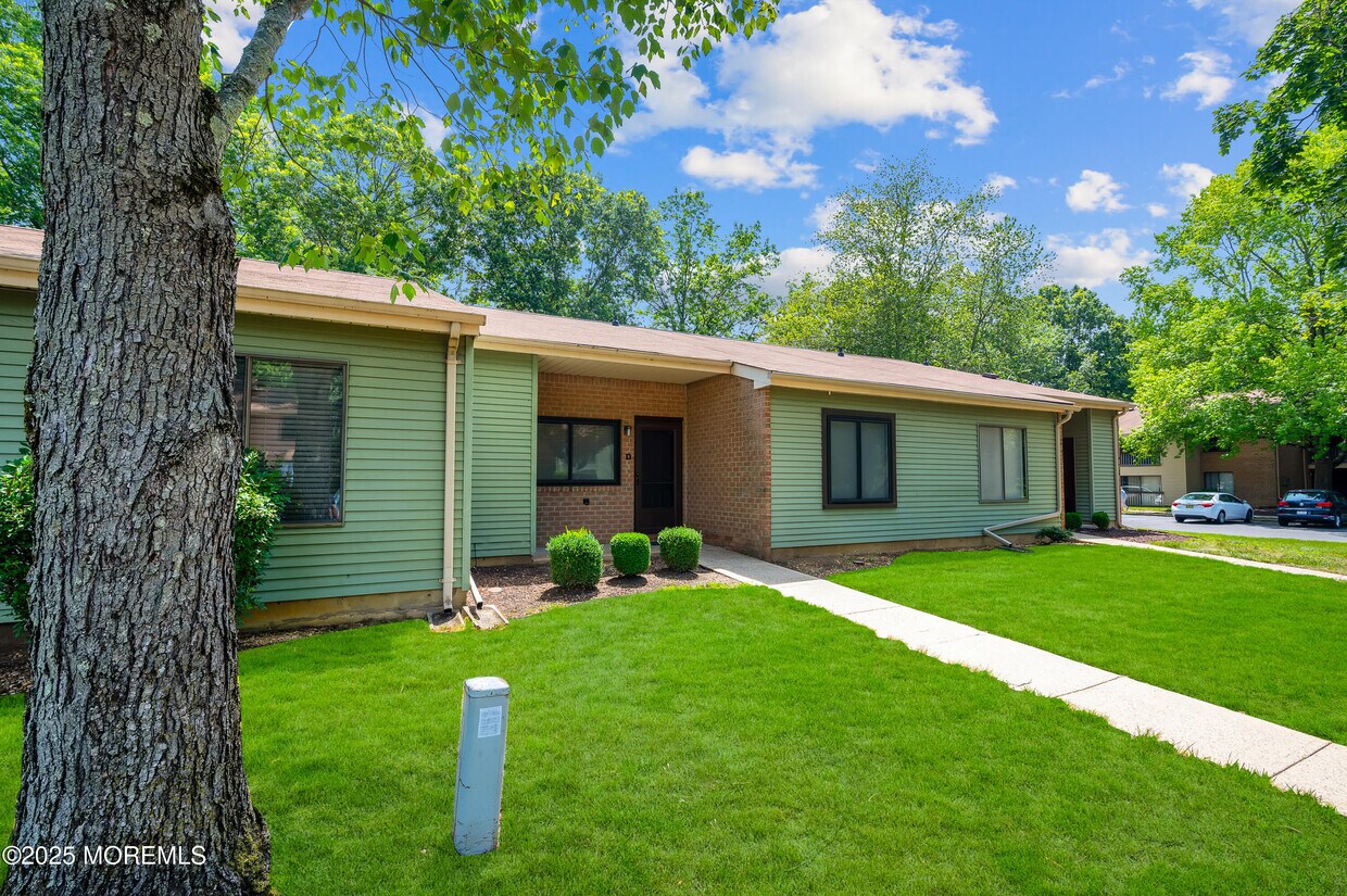 Primary Photo - 222 Medford Ct
