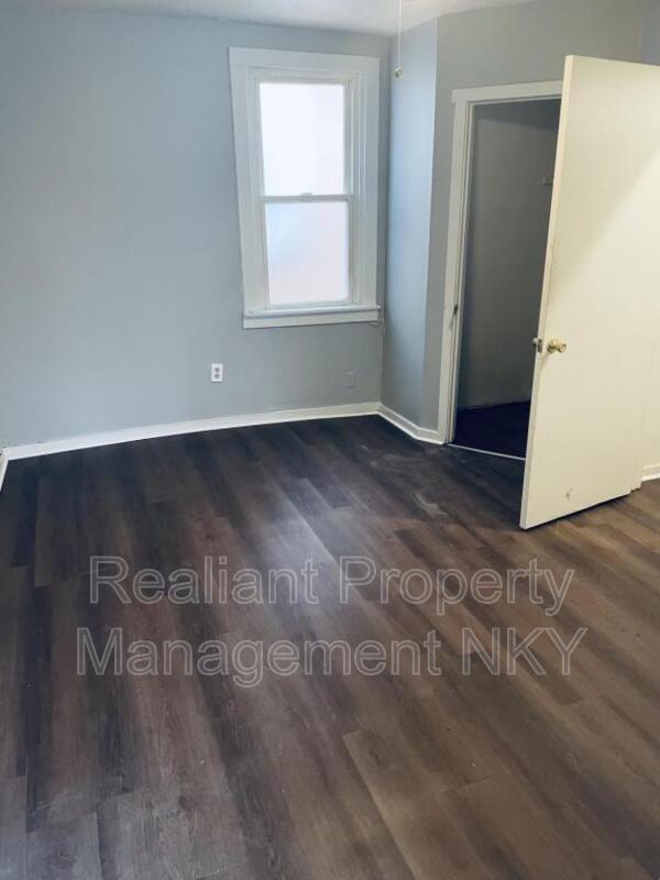 Building Photo - 805 Oak St