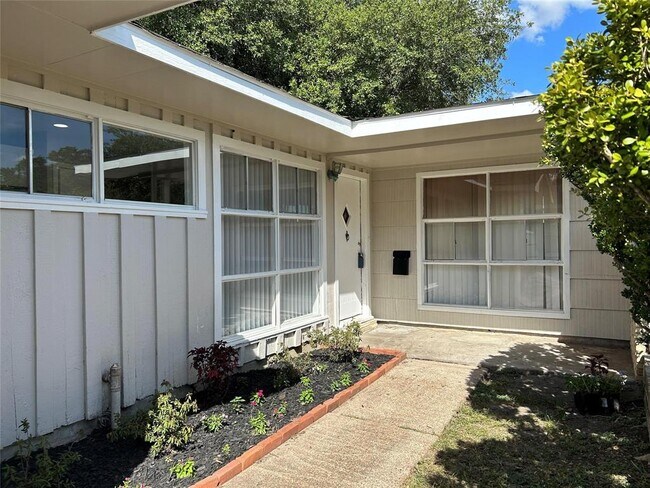 Building Photo - 6738 Hendon Ln