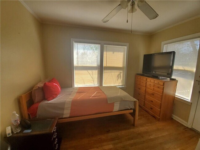 Foto del edificio - 918 E 37th St