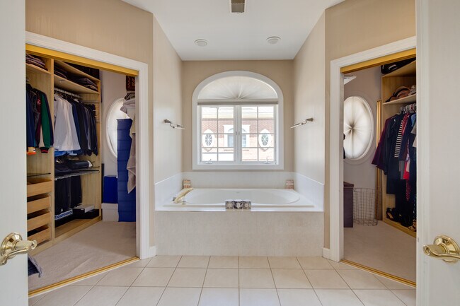 Photo - 1627 Seneca Ave Townhome