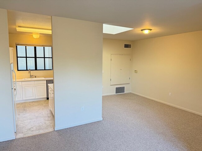 Foto del edificio - Stylish Rockridge Condo – Prime Location, ...