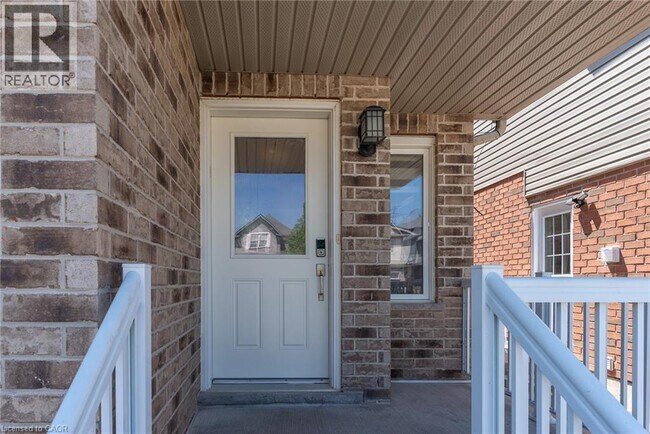 Building Photo - 357 Parkvale Dr