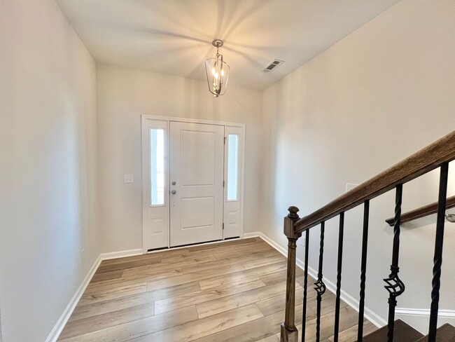 Foto del edificio - Stunning 4BD, 3.5BA Knightdale Townhome wi...