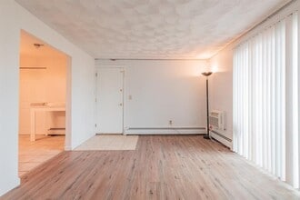 Building Photo - 10 Josephine St