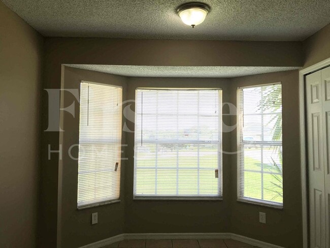Building Photo - 6524 Viewpoint Ct