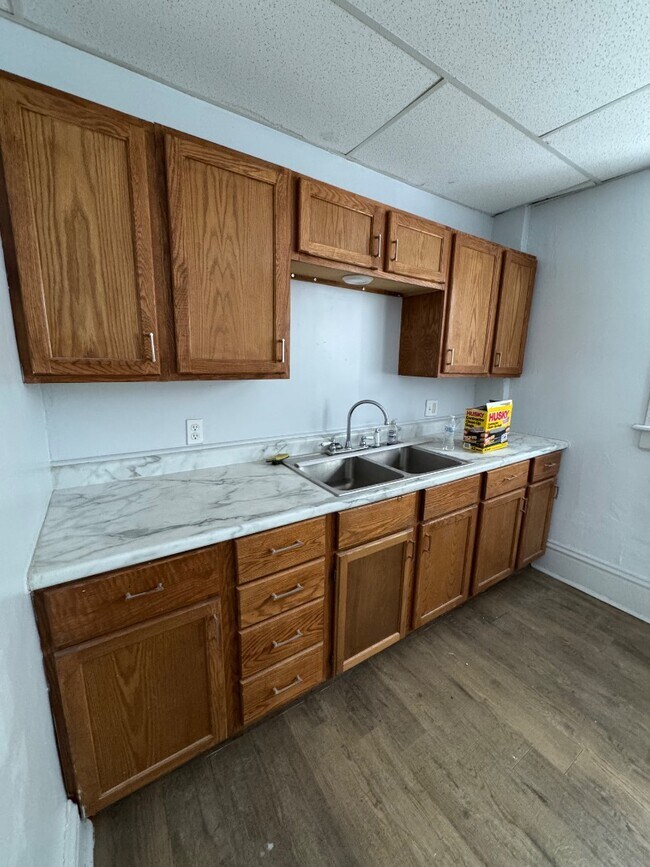 Building Photo - 442 E Thornton St