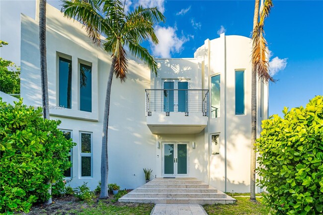 Building Photo - 765 Harbor Dr