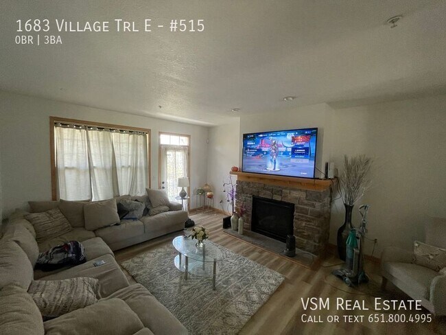 Building Photo - Check this Beautiful Maplewood home out!