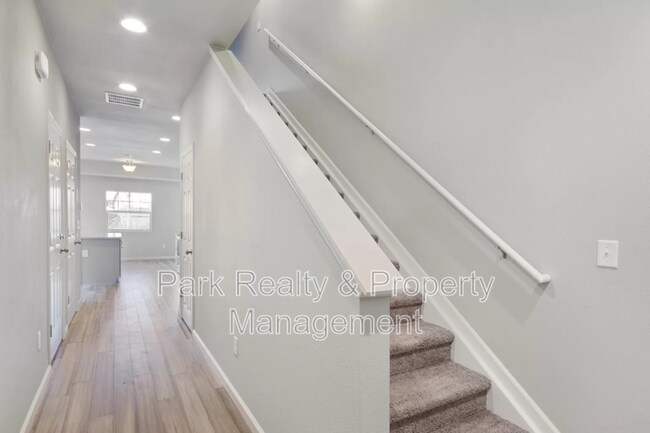 Building Photo - 2671 Sable Blvd