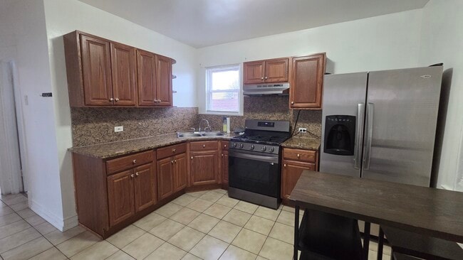 Foto del edificio - 2446 N Rutherford Ave